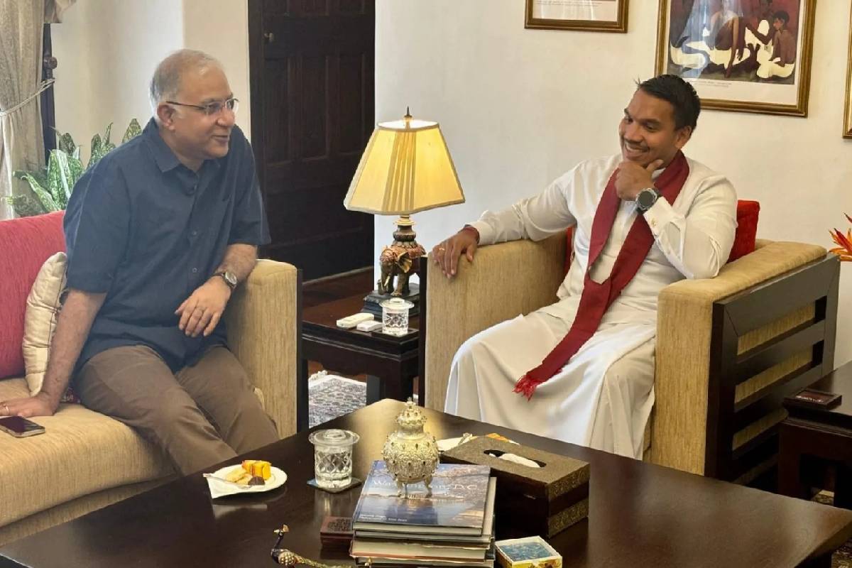 இலங்கைக்கான இந்திய உயர்ஸ்தானிகரை சந்தித்த நாமல் ராஜபக்ச | Namal Meets With Indian High Commissioner இலங்கைக்கான இந்திய உயர்ஸ்தானிகரை சந்தித்த நாமல் ராஜபக்ச | Namal Meets With Indian High Commissioner
