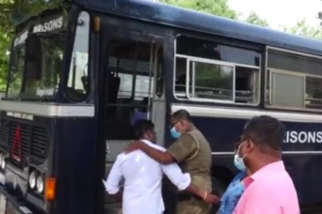 உறவினர்களிடம் கையளிக்கப்பட்ட முன்னாள் போராளிகள்