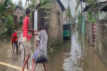 கடும் மழையால் வெள்ளத்தில் மூழ்கிய கொழும்பின் சில பகுதிகள் (Video)
