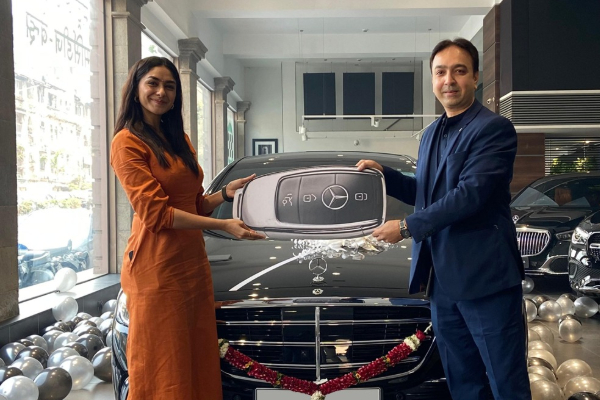 அன்று உறவினர்கள் செய்த அவமானம்.. இன்று ரஜினிகாந்த் ஸ்டைலில் மாஸ் காட்டிய நடிகை மிருணாள் தாகூர்! என்ன விஷயம் தெரியுமா? | Mrunal Thakur Family Disgraced By There Relatives