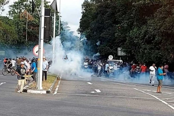 திருடப்பட்ட கண்ணீர் புகை குண்டுகளுடன் இளைஞர் கைது: பொலிஸ் ஊடகப் பிரிவு தகவல்