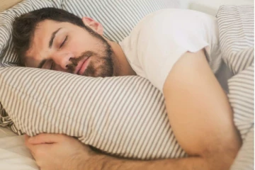 மதியம் குட்டித்தூக்கம் போடுவதால் என்னென்ன நன்மைகள் கிடைக்கும் தெரியுமா?