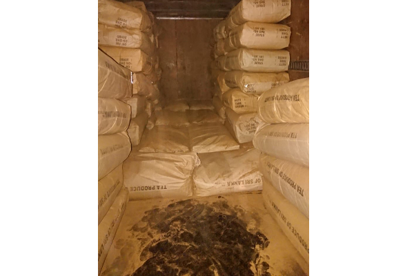 கிலோகிராம் கணக்கிலான கழிவுத் தேயிலை கடத்தல் | Transport Of Waste Tea In Kilograms