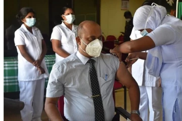 மன்னாரில் சுகாதார துறையினருக்கு கொவிட்-19 தடுப்பூசிகள் செலுத்தும் நடவடிக்கை ஆரம்பம்