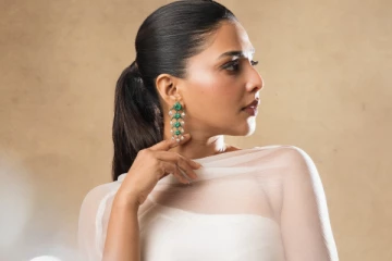 நடிகை ஐஸ்வர்யா லட்சுமி ட்ரெண்டி போட்டோஷூட்