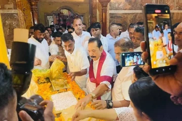 மகிந்த தலைமையில் நாமலுக்காக விசேட போதி பூஜை! களனியில் திரண்ட ஆதரவாளர்கள்