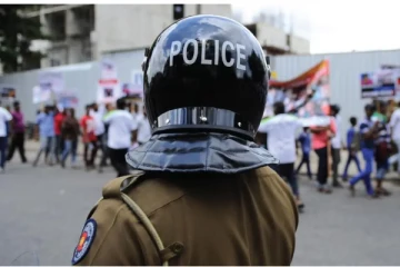 பொல்கஹவெல பகுதியில் பொலிஸார் துப்பாக்கிச் சூடு!