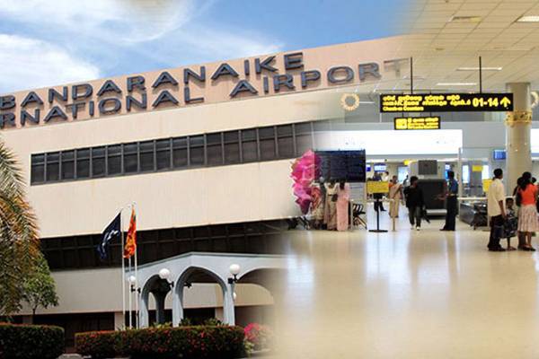 கட்டுநாயக்க விமான நிலையத்தில் பொதிகளுடன் சிக்கிய இளைஞர் | Person Arrested At The Airport Arrivals Terminal