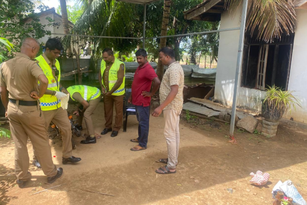 மட்டக்களப்பில் பிரதேச சபை உறுப்பினரின் வீட்டிற்கு தீவைத்த விசமிகள் | Foreigners Fire House Pradeshiya Sabha Member Bati