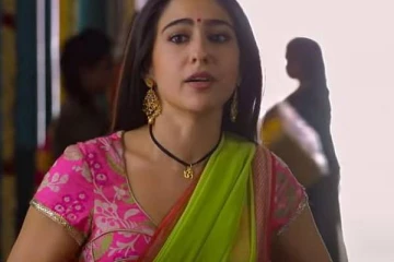 திருமணமான நடிகருடன் பீச்சில் அரைகுறை ஆடையுண்ட தனுஷ் பட நடிகை.. ஷாக்காகும் ரசிகர்கள்.