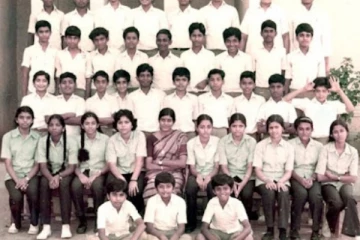 இந்த பள்ளி புகைப்படத்தில் இருக்கும் டாப் ஹீரோ யார் தெரியுமா.. தெரிஞ்சா ஷாக் ஆகிடுவீங்க