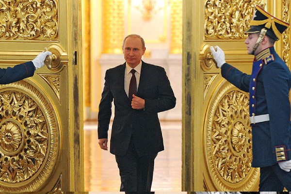 decoding of vladimir putin peculiar walk of "gunsinger gait", விளாடிமிர் புடினின் அசையாத வலது கை..! தனித்துவமான நடைக்கு பின்னால் உள்ள மர்மம்!