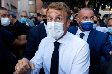 பிரான்ஸ் ஜனாதிபதி  மீது முட்டை வீசிய நபரால் பரபரப்பு!