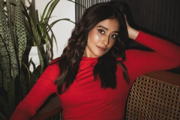 ட்ரெண்டி உடையில் ஹாட் போஸ் கொடுத்த ரெஜினா.. லேட்டஸ்ட் ஸ்டில்கள்