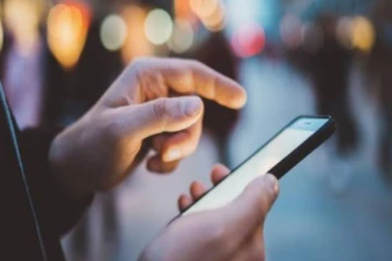 இளைஞரின் கால் சட்டை பையிலிருந்து வெடித்து சிதறிய தொலைபேசி! அதிர்ச்சி சம்பவம்