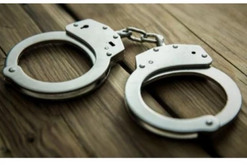 தனது சகோதரியை கத்தியால் தாக்கி காயப்படுத்திய பொலிஸ் கான்ஸ்டபிள் கைது