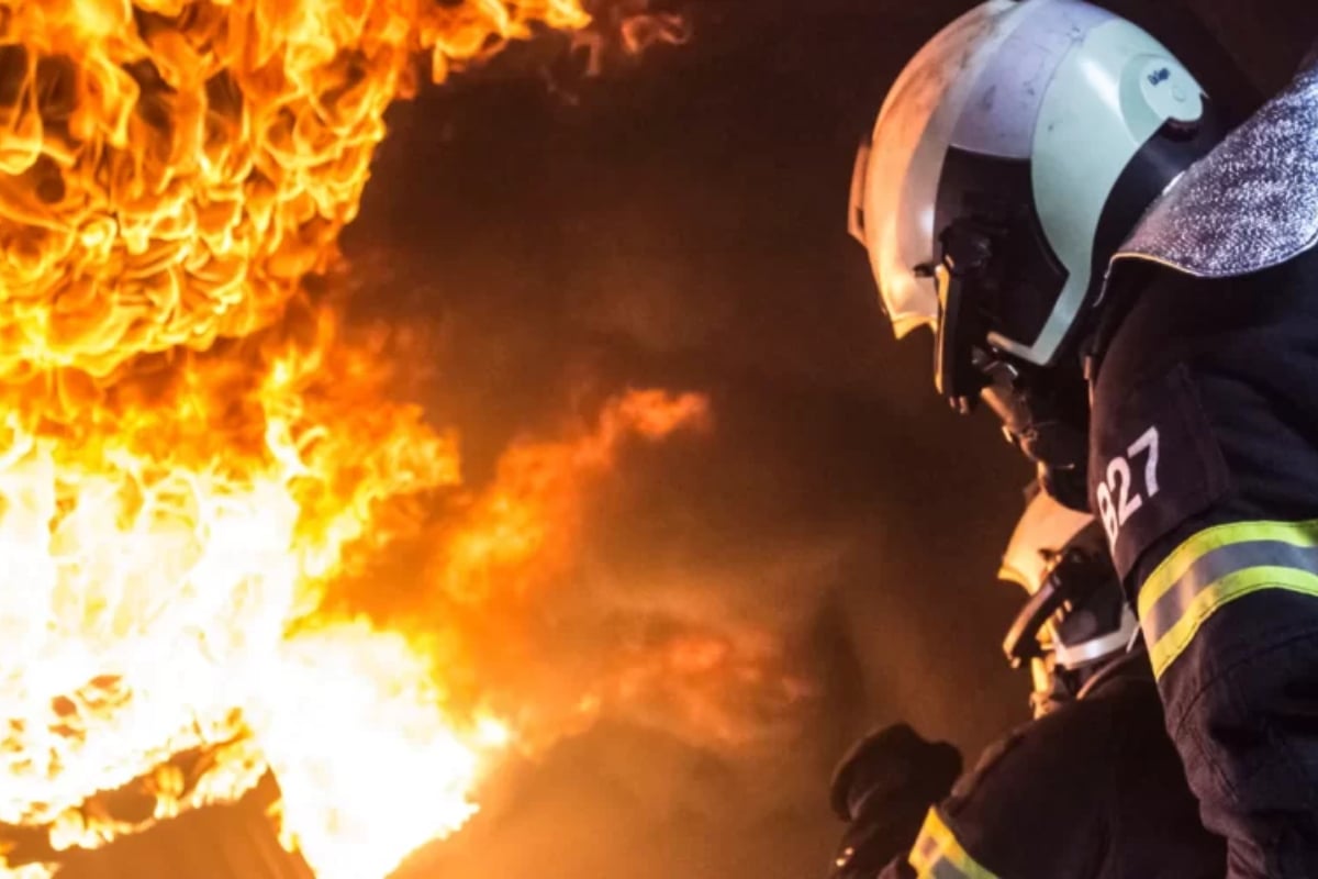 கொழும்பில் மர்மமான முறையில் பற்றி எரிந்த வீடு - தாய், மகள் பலி - தந்தை உட்பட இருவர் படுகாயம் | Mother And Daughter Dies In Fire