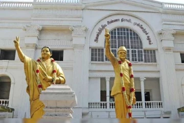 அதிமுக அலுவலகத்தில் முன்னாள் முதல்வர் ஜெயலலிதாவின் பரிசுகள், விலையுயர்ந்த பொருட்கள் மாயம்!