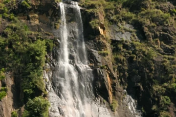 දිය ඇල්ලකින් ඇද වැටී සරසවි සිසුවෙක් ජීවිතක්ෂයට