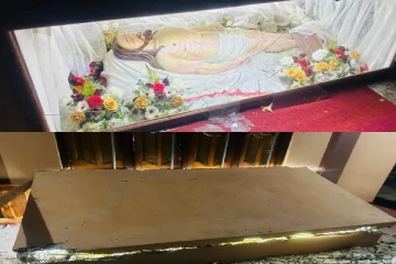 யாழில் விஷமிகளின் வெறிச்செயல் -அடித்து நொருக்கப்பட்ட கல்லறை ஆண்டவரின் திருச்சுருபம் (படங்கள்)