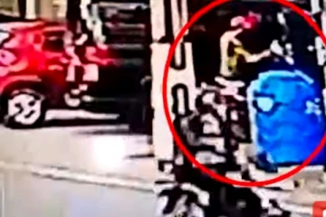 ලක්ෂ 40ක් සහ කැබ් රථයක් කොල්ලකයි..සොරාගත් සිසුවාගේ යතුරුපැදියත් හමුවූ හැටි මෙන්න.(CCTV VIDEO)