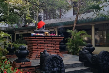 தமிழர்   பிரதேசத்தில் திடீரென  வந்தமர்ந்த   புத்தர்!