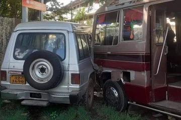 யாழ். வேம்படி பகுதியில் தனியார் பேருந்தும் அரச  வாகனமும் விபத்து;  பயணிகளின் நிலை