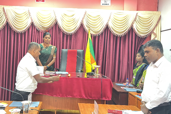 மாவீரர் அஞ்சலியுடன் வவுனியா வடக்கு பிரதேச சபை பாதீடு நிறைவேற்றம் | Vavuniya North Pradeshiya Sabha Budget Passage