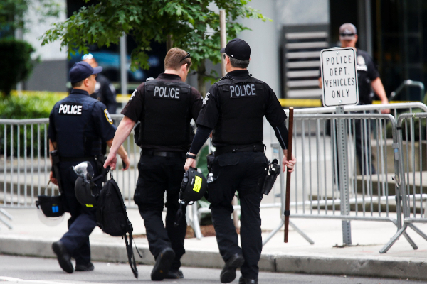 அமெரிக்காவில் துப்பாக்கிச்சூடு; 4 சிறுவர்கள் படுகாயம்! | Mass Shooting Near School Campus In Us