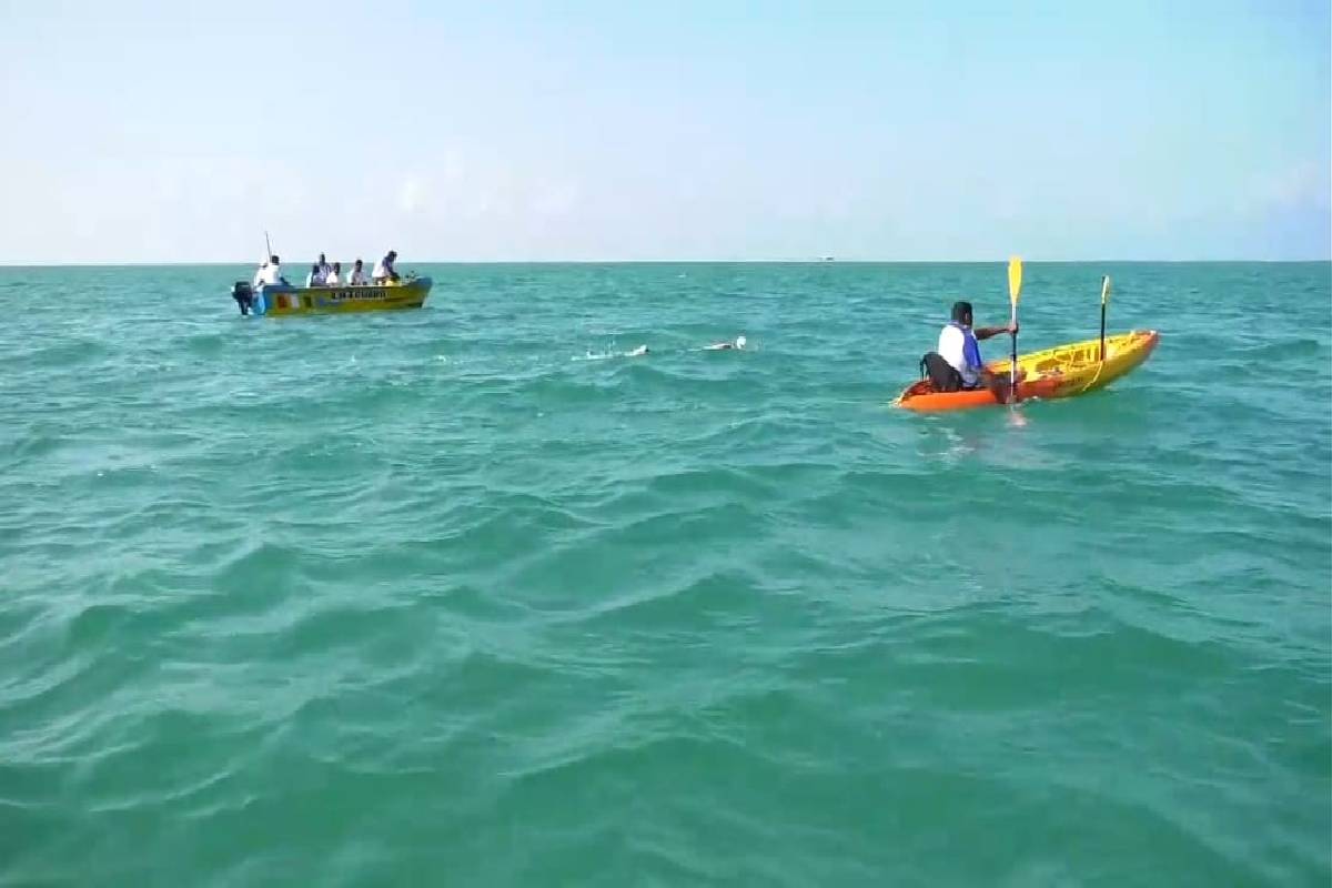 குறிகாட்டுவானில் இருந்து நெடுந்தீவு நோக்கி பயணித்த படகு விபத்து! பயணிகள் கடலில் தத்தளிப்பு | Boat Accident On Its Way To Kurikattuwan Delft