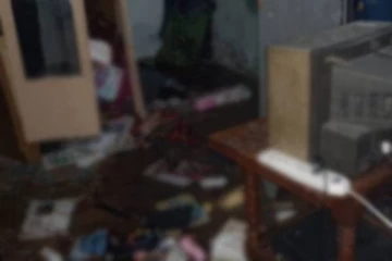 இலங்கையில் வீடொன்றினுள் இடம்பெற்ற வாள்வெட்டு தாக்குதல்