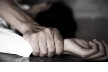 இளம்பெண்ணை பாலியல் வன்கொடுமை செய்த வழக்கறிஞர் - விசாரணையில் காத்திருந்த அதிர்ச்சி!