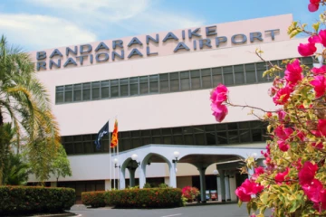 விமான நிலையத்தில் ஒரு மில்லியன் மதுபான போத்தல்களை வாங்கிய வர்த்தகர்