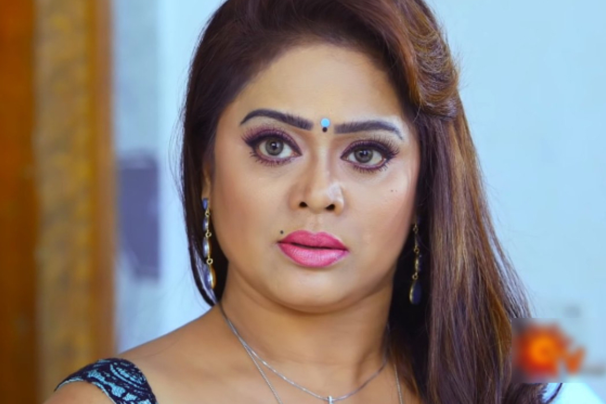 விபத்தில் சிக்கிய நடிகை தேவி பிரியா.. ஒருவர் மரணம்.. அதிர்ச்சி சம்பவம் | Serial Actress Devi Priya Driver Died In Accident