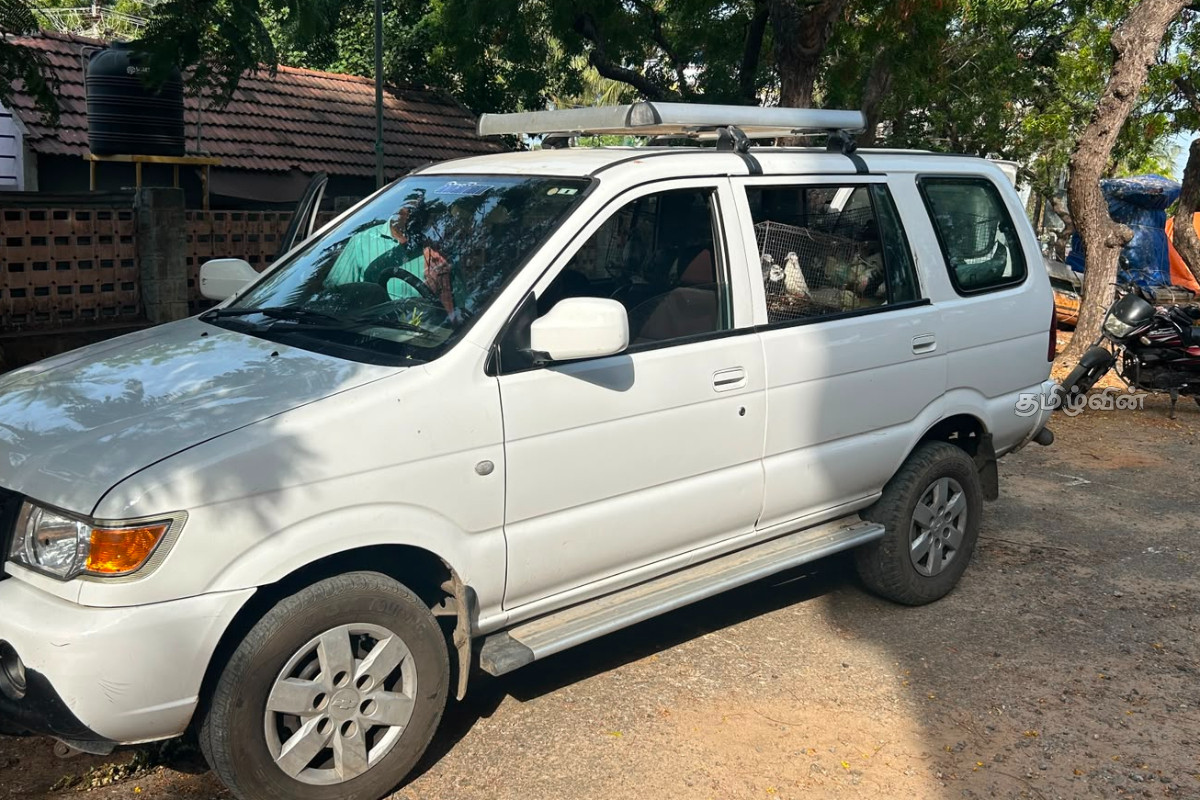 காரில் கொண்டுவரப்பட்ட 120 பந்தய புறாக்கள் பாம்பன் துறைமுகம் அருகே பறிமுதல் | 120 Racing Pigeons Car Seized Near Pamban Port காரில் கொண்டுவரப்பட்ட 120 பந்தய புறாக்கள் பாம்பன் துறைமுகம் அருகே பறிமுதல் | 120 Racing Pigeons Car Seized Near Pamban Port