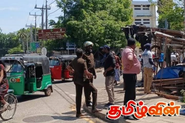 வவுனியாவில் பதற்றம்! மாநகரசபை நடவடிக்கைக்கு எதிராக ஆர்பாட்டத்தில் குதித்த வியாபாரிகள்