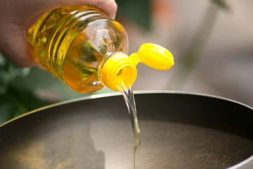 அதிகரிக்கும் சமையல் எண்ணெய் விலை... களமிறங்கிய மத்திய அரசு.. விலை குறையுமா?