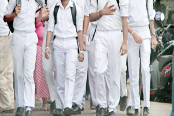 இலங்கையில் மாணவனை கொடூரமாக தாக்கிய சக மாணவர்களுக்கு நேர்ந்த கதி! | Students Arrested For Assaulting Student Sri Lanka