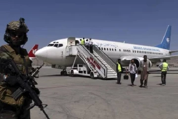 பிணைக் கைதிகளா? விமானங்களை வெளியேற விடாத தாலிபான்கள்: வெளிவரும் பகீர் தகவல்