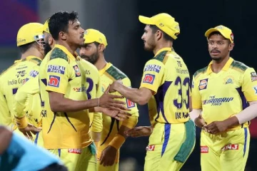 சென்னை அணியின் முதல் வெற்றி - கொண்டாடும் ரசிகர்கள்