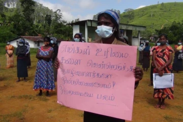 தோட்ட நிர்வாகம் மிரட்டுகின்றது - கொட்டகலை டிறேட்டன் டீ.டி பிரிவு தொழிலாளர்கள் ஆர்ப்பாட்டம்
