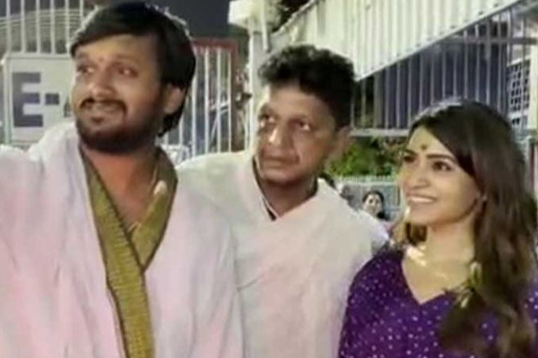 பொதுமக்களுடன் சேர்ந்து சுவாமி தரிசனம் செய்த நடிகை சமந்தா - இணையத்தில் வைரலாகும் புகைப்படம் - தமிழ்நாடு