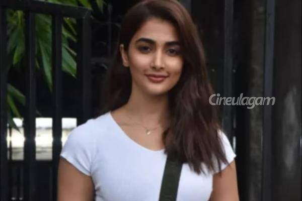 இந்த ஒரு காரணத்தால் தற்கொலை முயற்சி செய்தாரா நடிகை பூஜா ஹெக்டே- ஷாக்கான ரசிகர்கள் | Pooja Hedge Hard Hit By Defamation