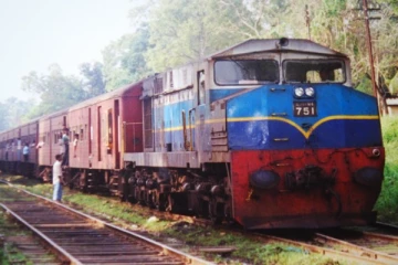 ஓய்வுபெற்ற புகையிரத ஓட்டுனர்களை தற்காலிக சேவையில் இணைத்துக்கொள்ள தீர்மானம்