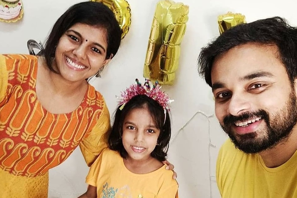 சூப்பர் சிங்கர் ரோஷினியின் மகளை பார்த்துள்ளீர்களா - இதோ அழகிய குடும்ப புகைப்படம் | Roshini With Her Daughter