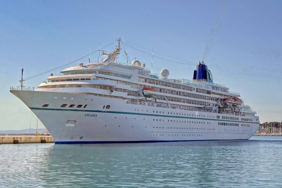 காலி துறைமுகத்தை வந்தடைந்த ஜெர்மனியின் சொகுசு கப்பல் | German Luxury Ship Arrives At Galle Port