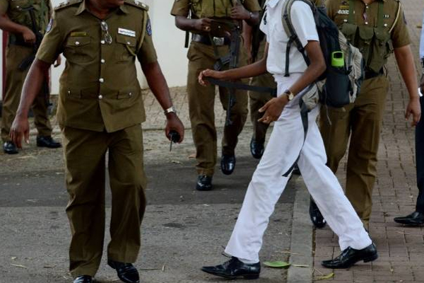 கிளிநொச்சியில் 15 மாணவர்களுக்கு மதுபோதையில் நின்றவர்களால் நேர்ந்த கொடூரம்! | 4 People Attacked 15 Students Influence Of Alcohol