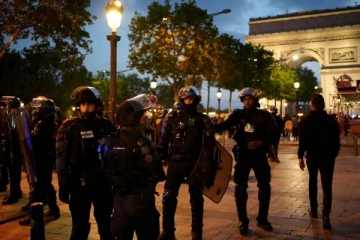 பற்றியெரியும் பிரான்ஸ்! 2400 பேர் அதிரடியாக கைது: புதிய கலவர அலை உருவாகலாமென எச்சரிக்கை