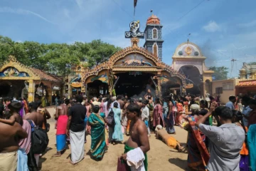 சந்நிதியான் திருவிழாவில் பகல் கொள்ளை; ஹெல்மெட் பாதுகாப்பதற்கு 50 ரூபாய்