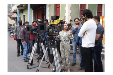 முசாபிர் காதலில் பிசியான ஐஸ்வர்யா...ஷாக் ஆன தனுஷ் ரசிகர்கள்